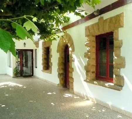 Cr Luarri Πανσιόν