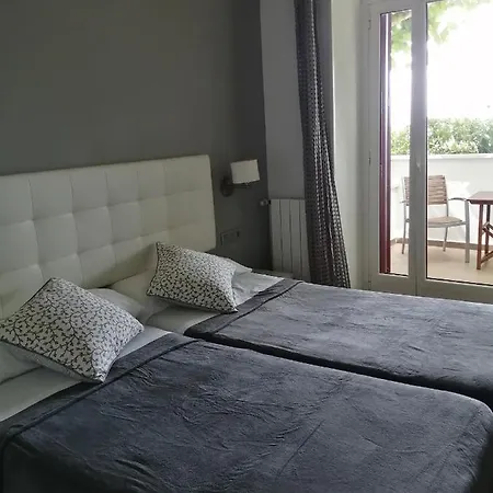 Cr Luarri Πανσιόν